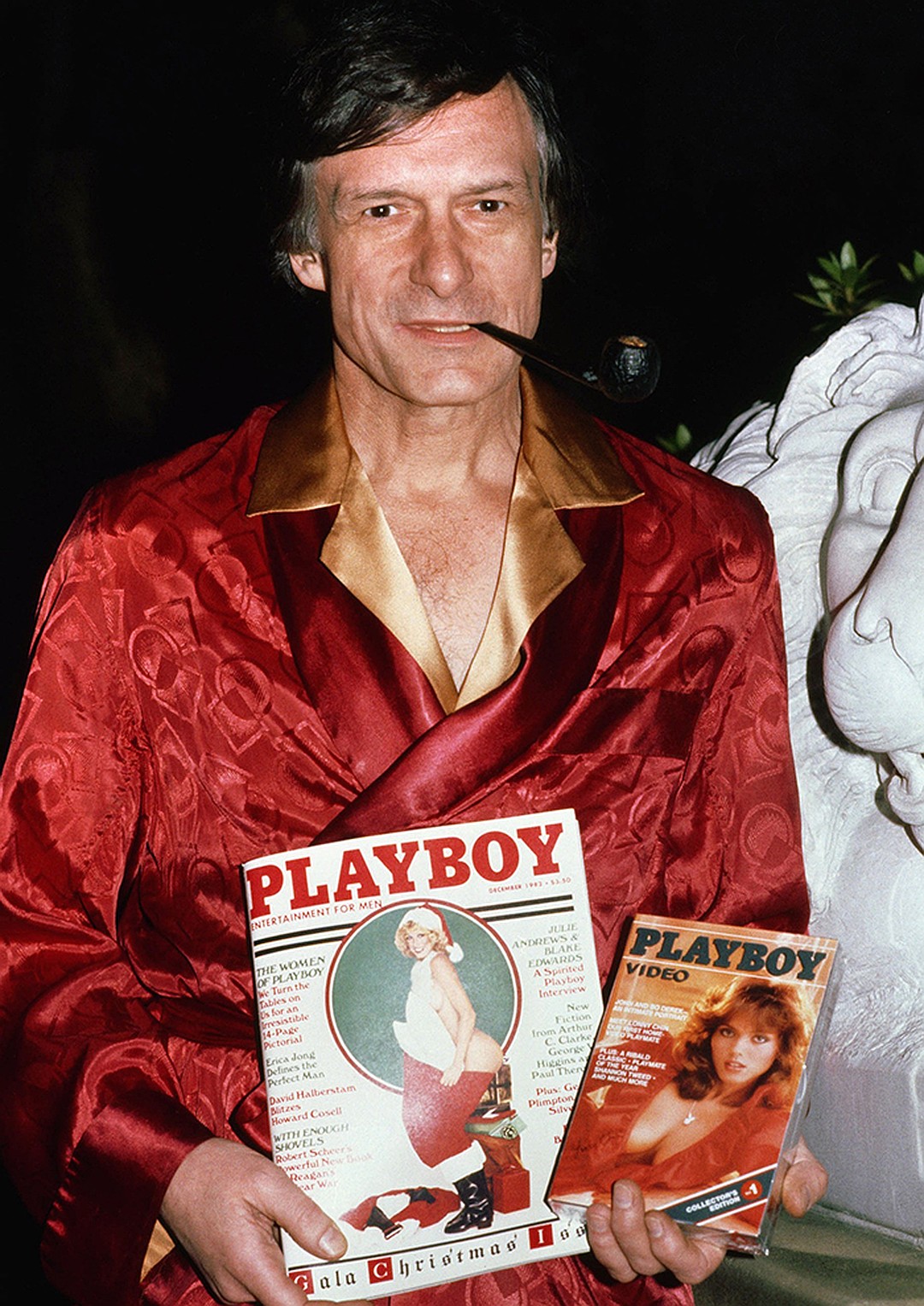 первый журнал playboy в руках его основателя